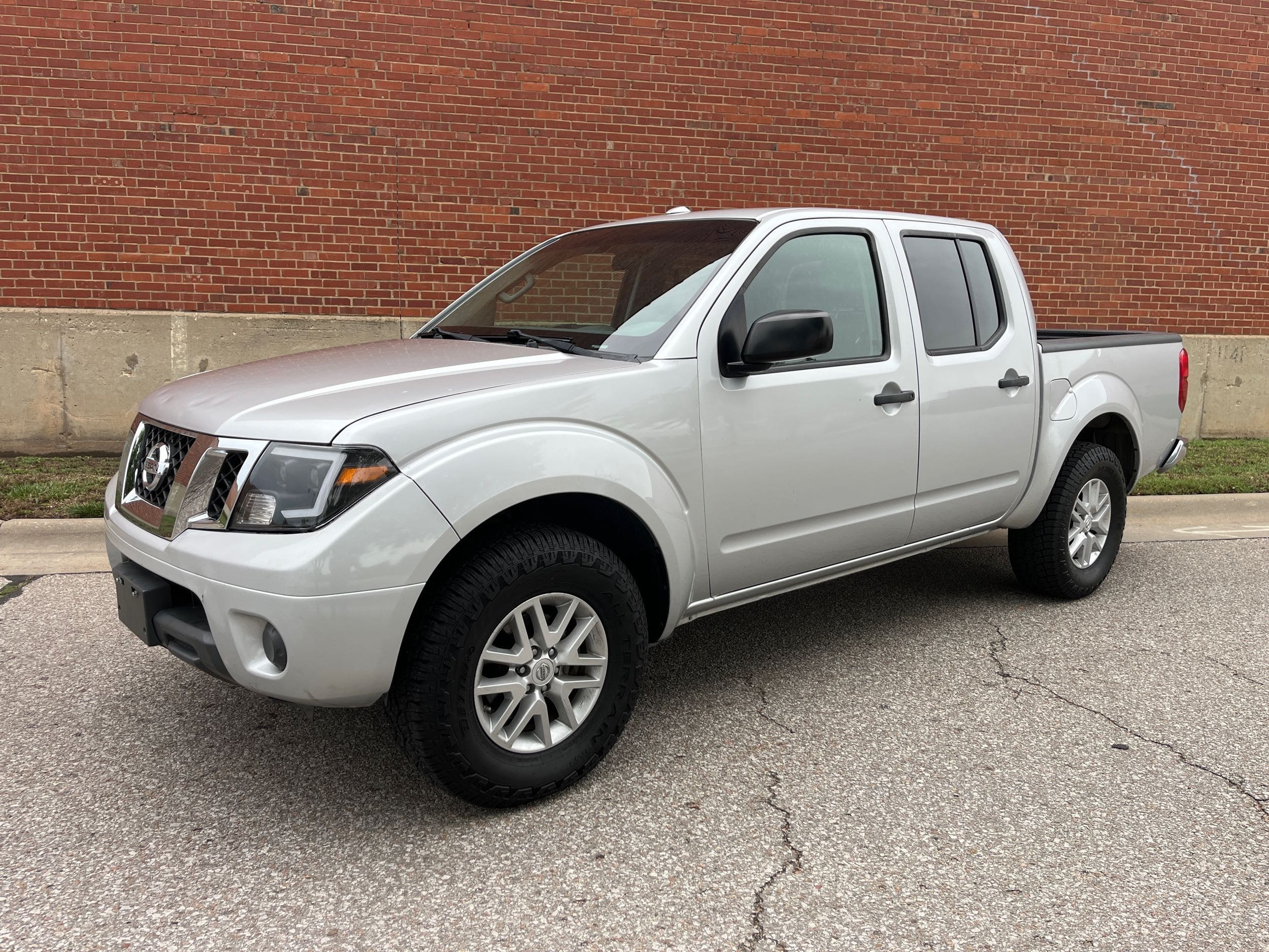2015 Nissan Frontier 4.0 SV Crew Cab 4X4 AT SWB's photo