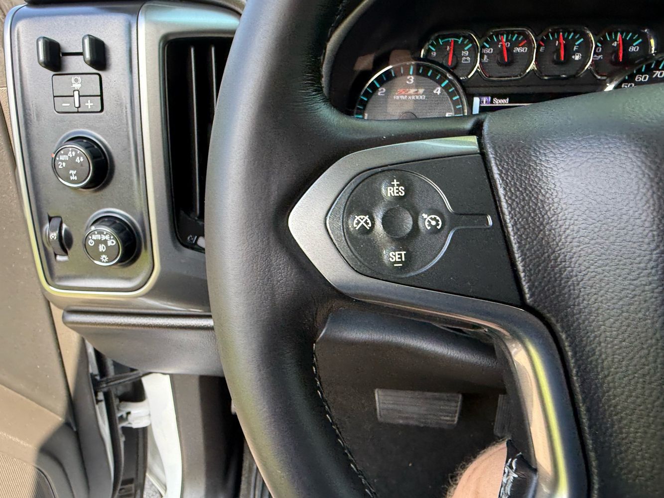 2016 Chevrolet Silverado 1500 LT Z71 photo 14
