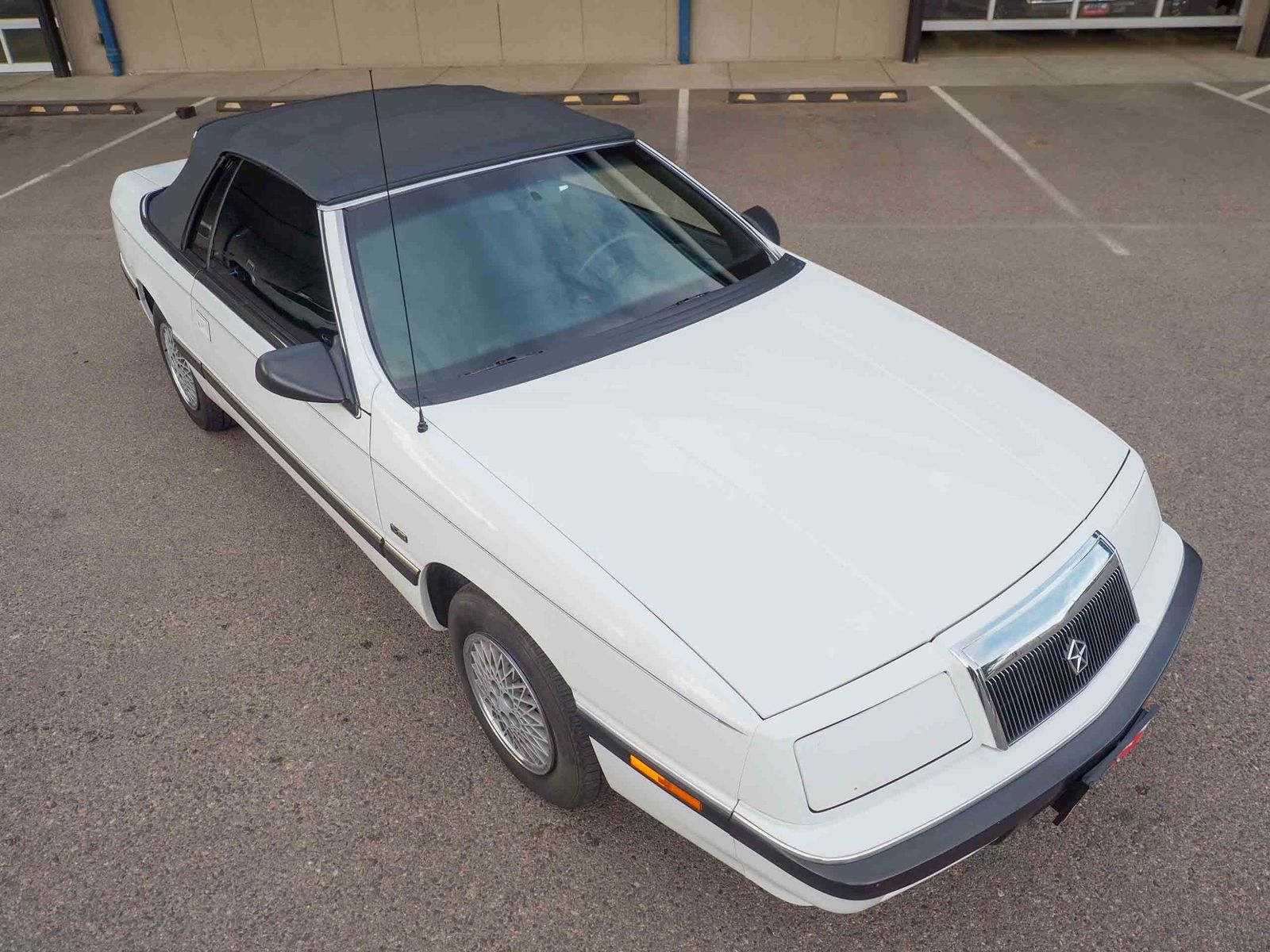 1990 Chrysler Le Baron 11