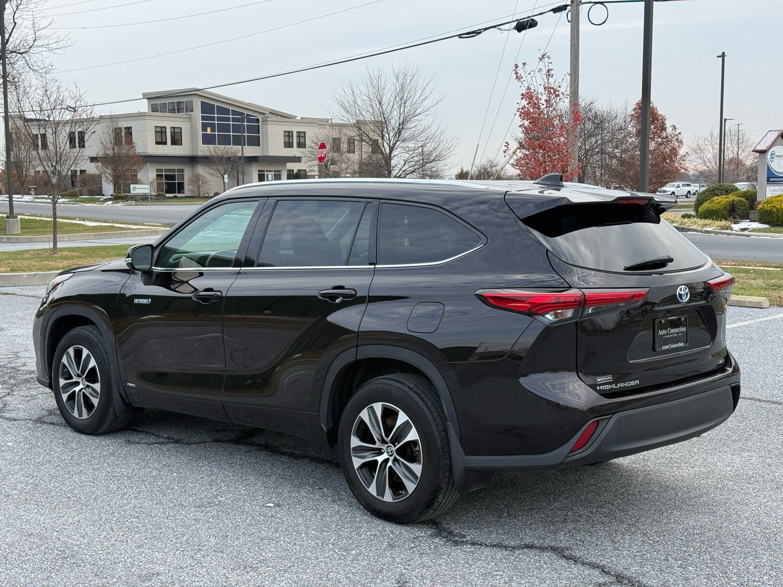 2021 Toyota Highlander Hybrid XLE photo 3