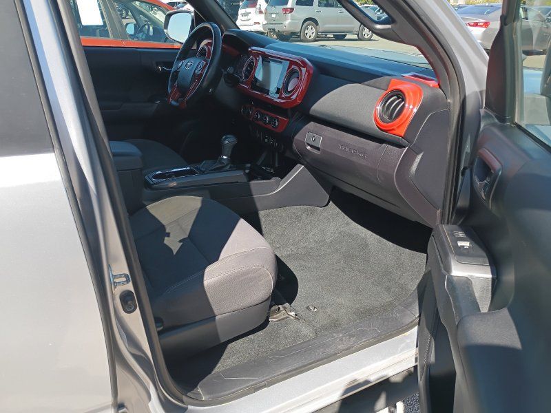 2018 Toyota Tacoma TRD photo 20
