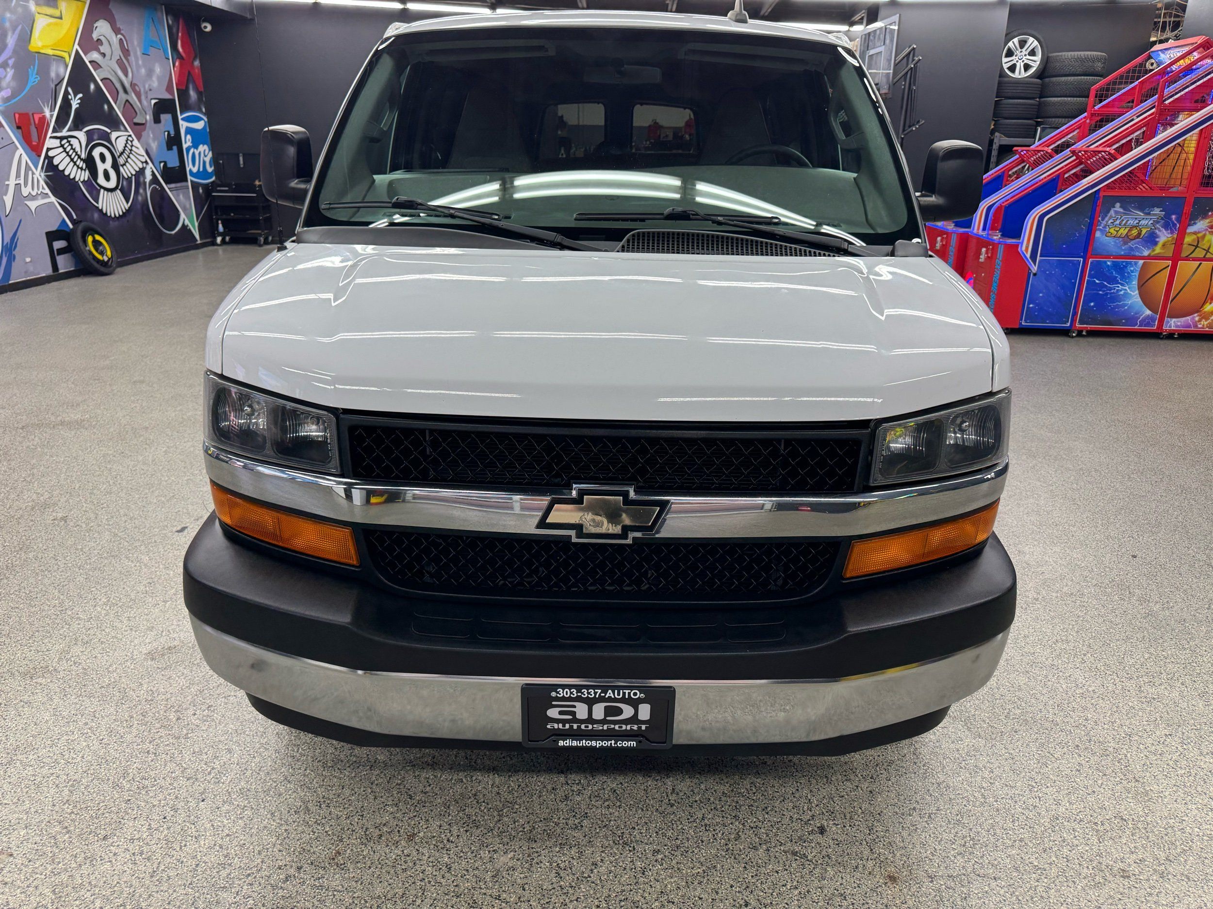 2017 Chevrolet Express Passenger LS - Photo 8