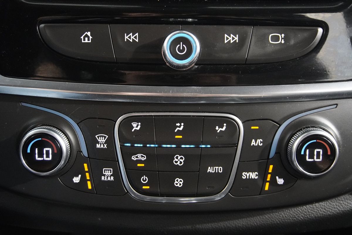 2020 Chevrolet Traverse AWD LT Cloth