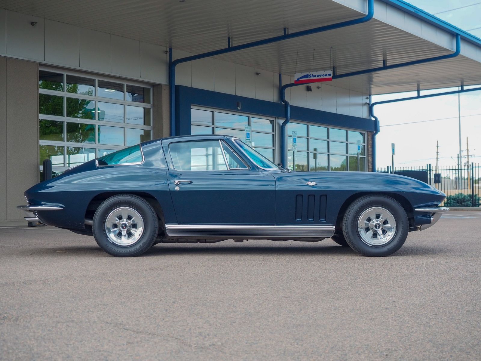 1966 Chevrolet Corvette 11