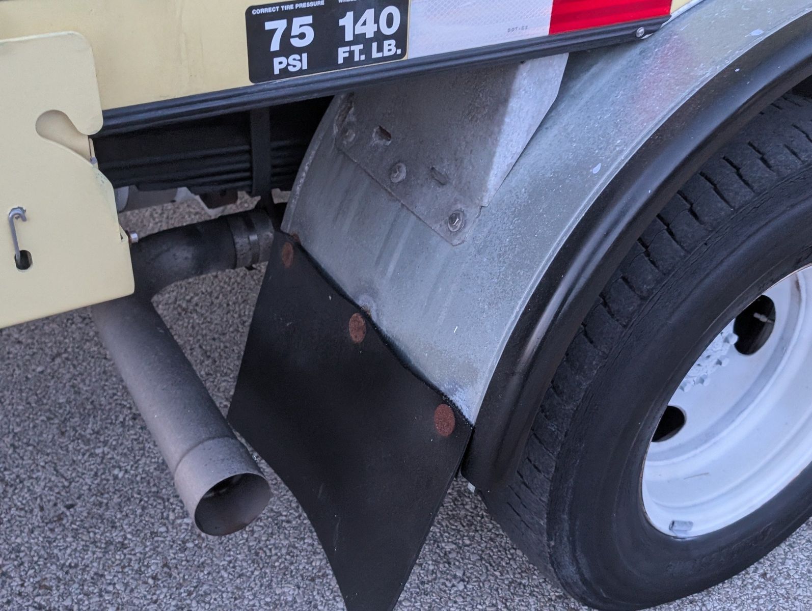 2022 Ford E-Series Chassis 24