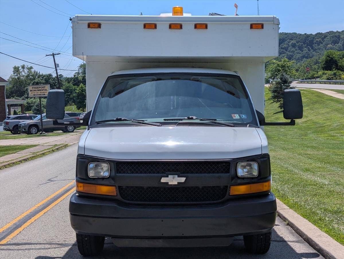 2008 Chevrolet Express Cutaway 10