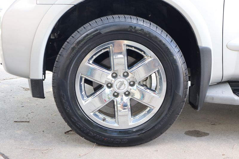 2009 Nissan Armada Photos