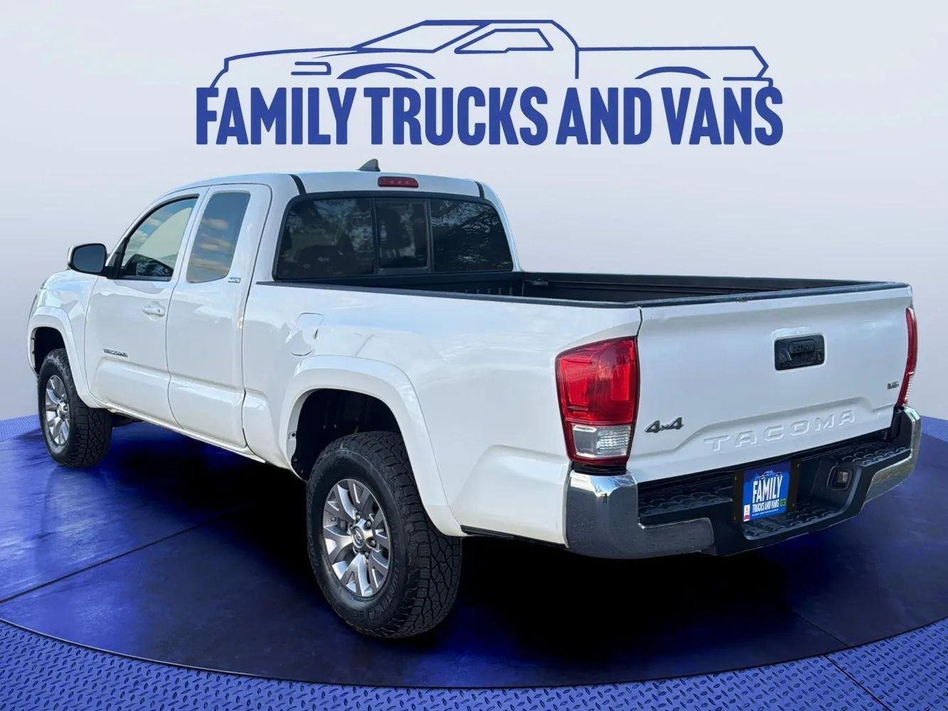 2017 Toyota Tacoma SR5 V6 photo 3