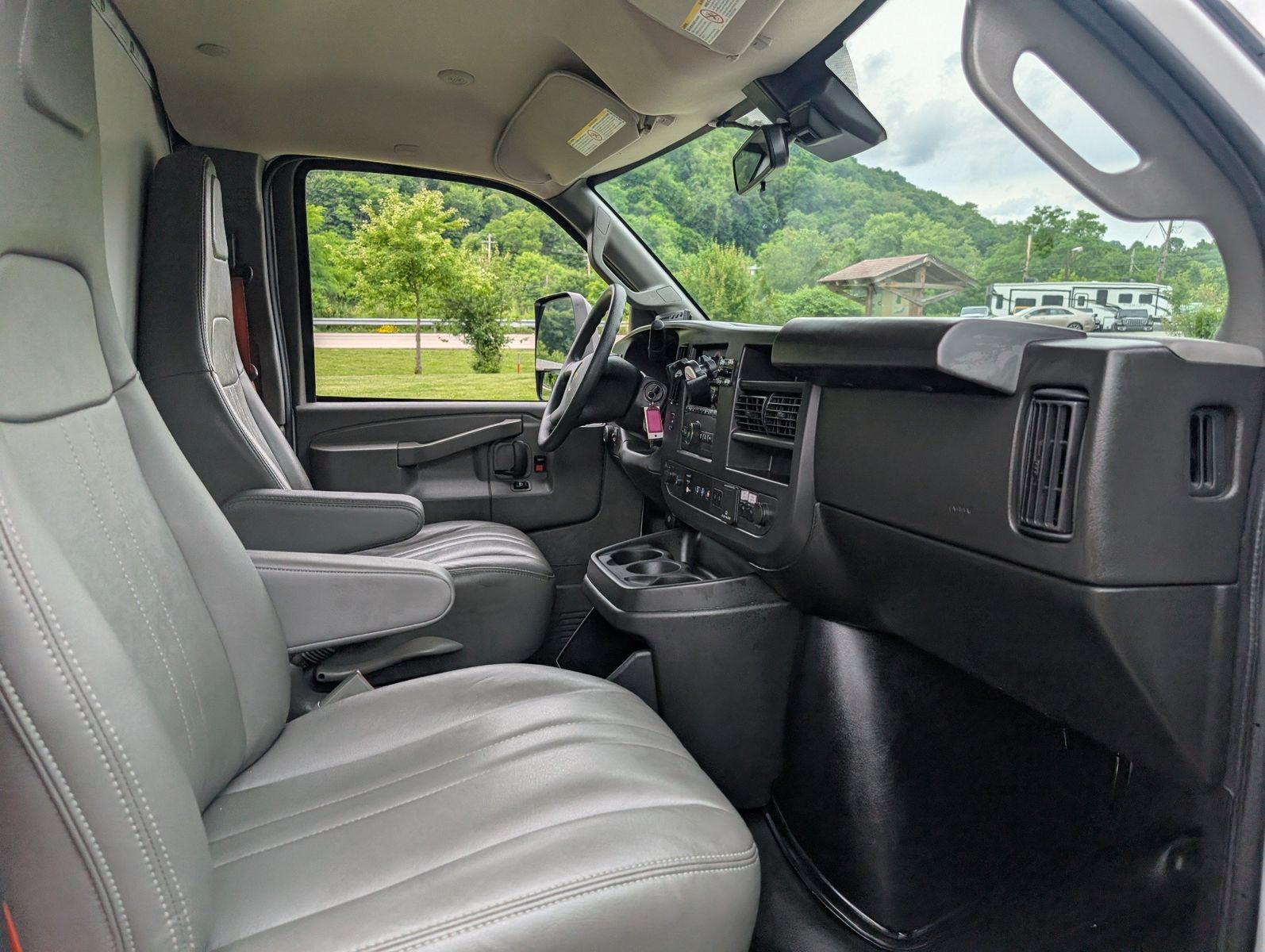 2024 Chevrolet Express Cutaway 100