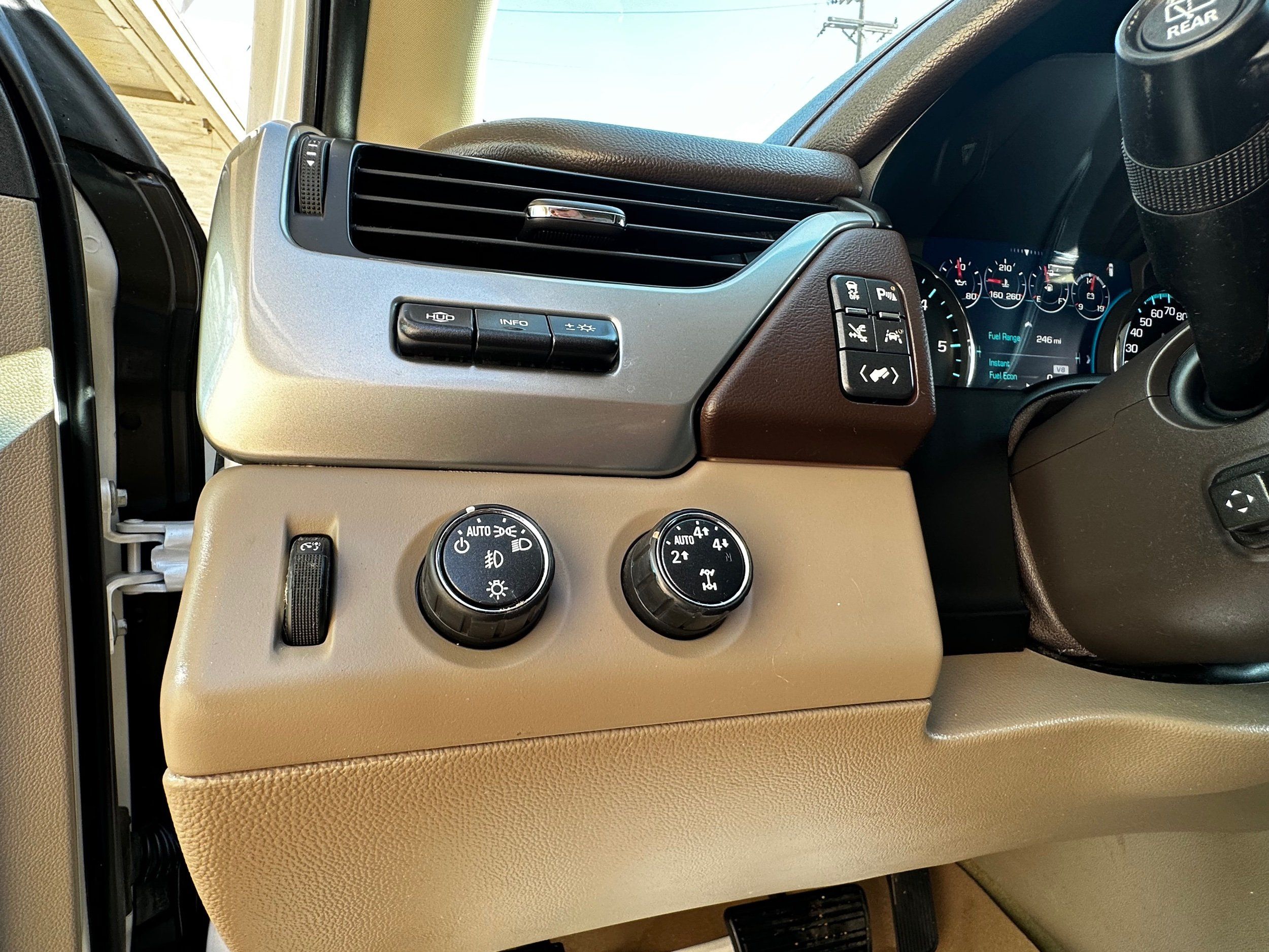 2016 Chevrolet Suburban LTZ photo 11