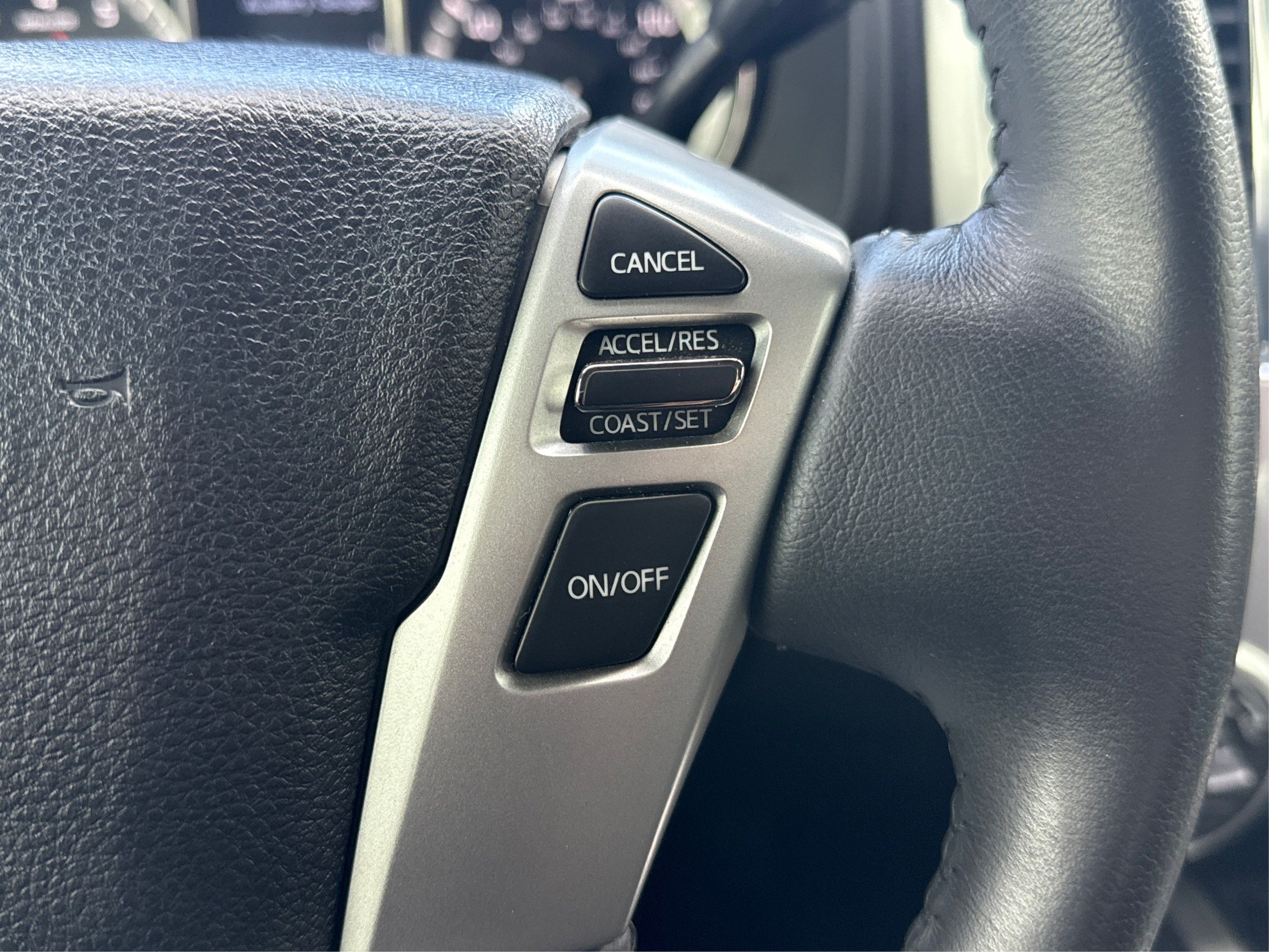 2018 Nissan Titan SV photo 34