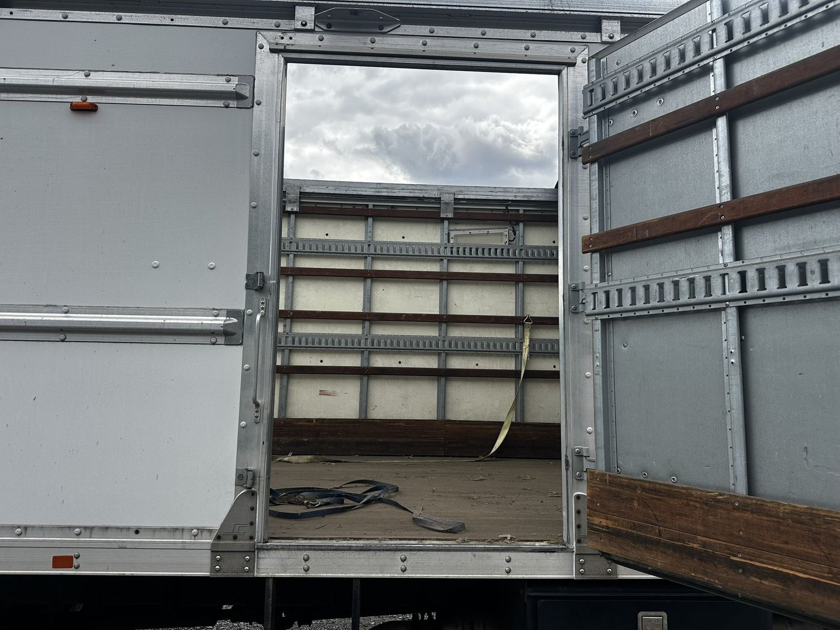 2016 Freightliner M2 106 42