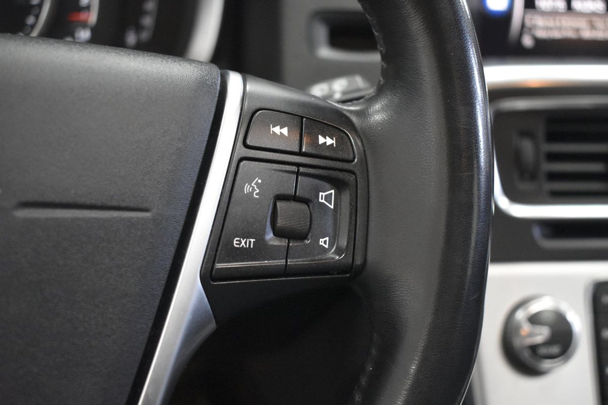 2018 Volvo V60 Cross Country T5