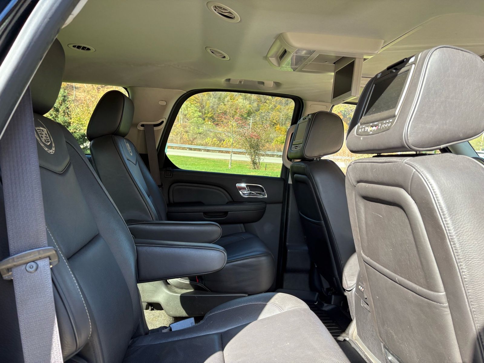 2014 Cadillac Escalade 24