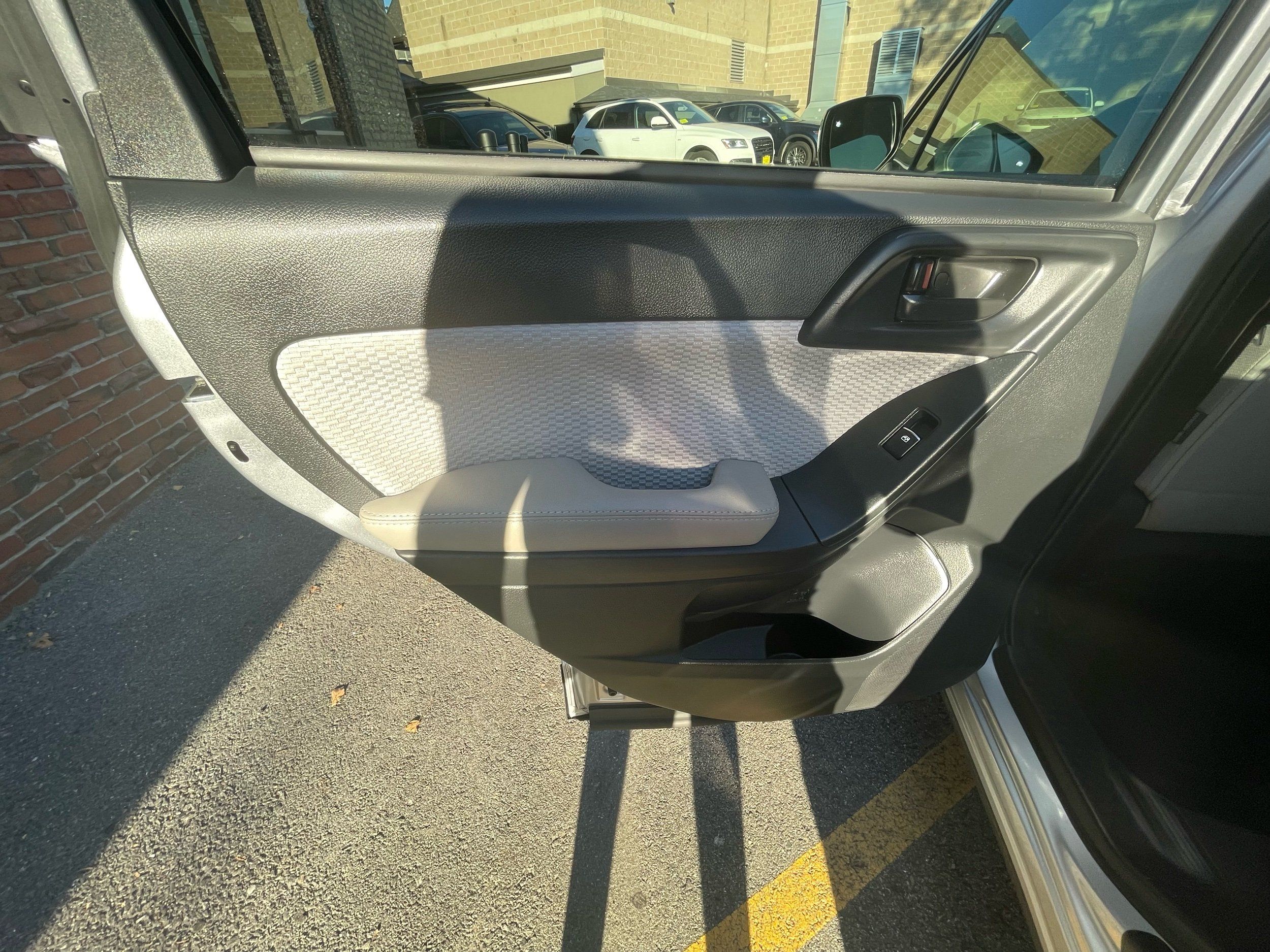 2017 Subaru Forester 2.5i Premium photo 16