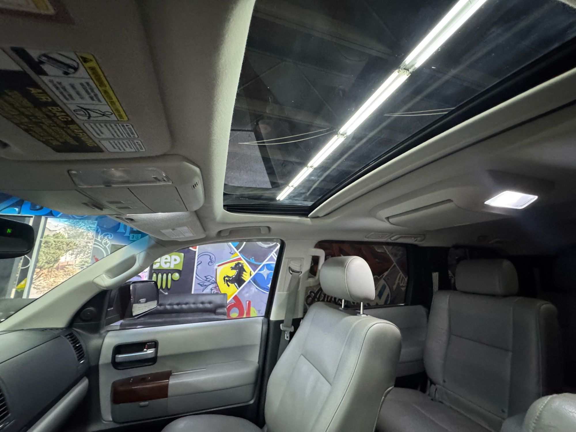 2017 Toyota Sequoia Platinum photo 32