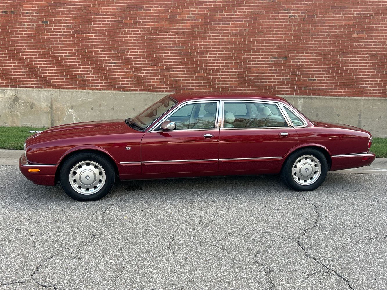 2000 Jaguar XJ 8 Vanden Plas photo 2