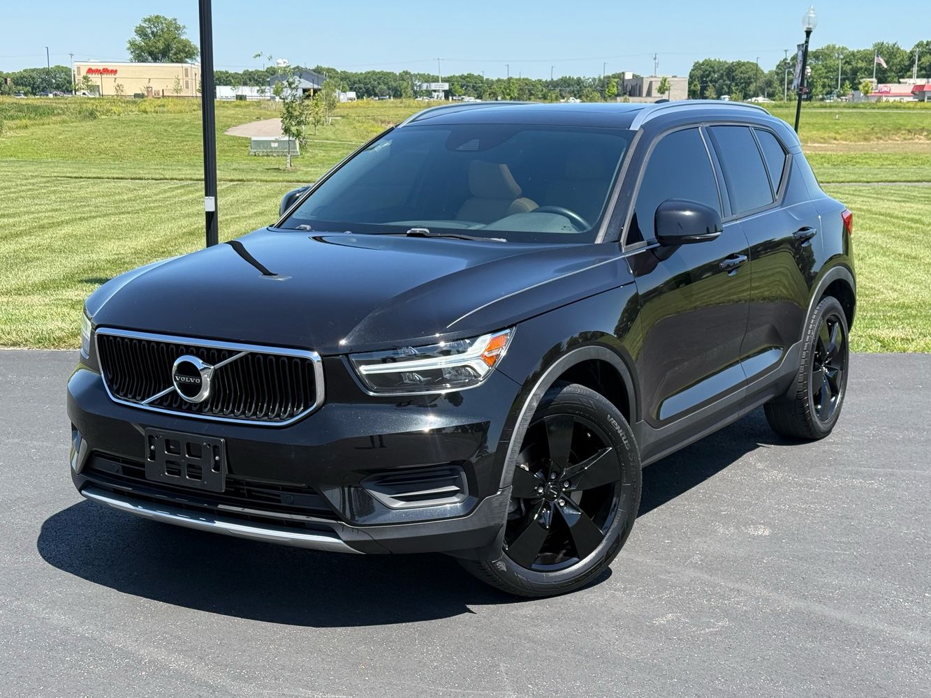 2019 Volvo XC40 T5 Momentum AWD's photo