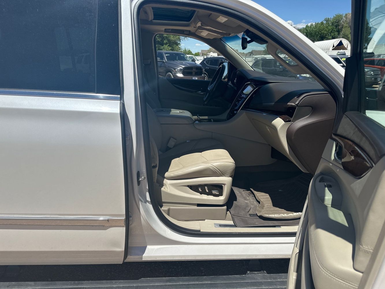 2016 Cadillac Escalade ESV Premium photo 5