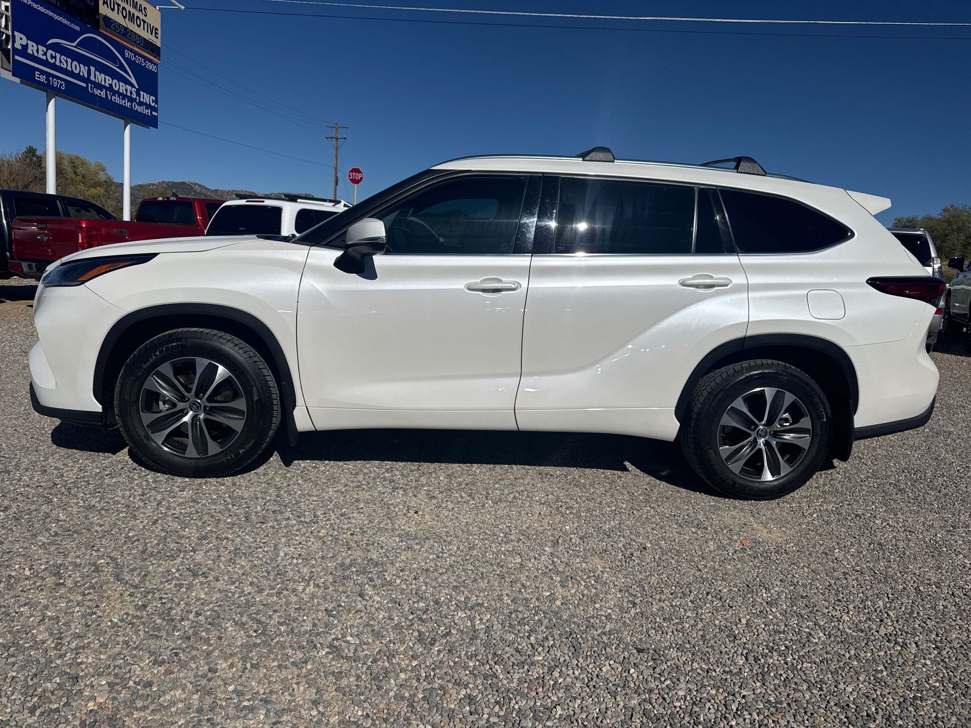 2021 Toyota Highlander XLE photo 3