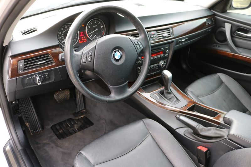 2011 BMW 328xi Photos