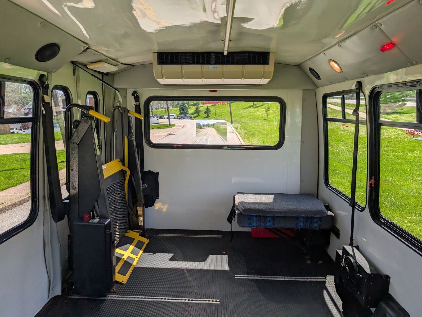 2007 Ford E-450 Cutaway 69