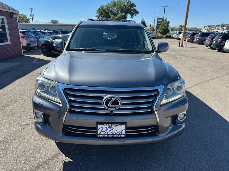 2013 Lexus LX 570 Luxury photo 8