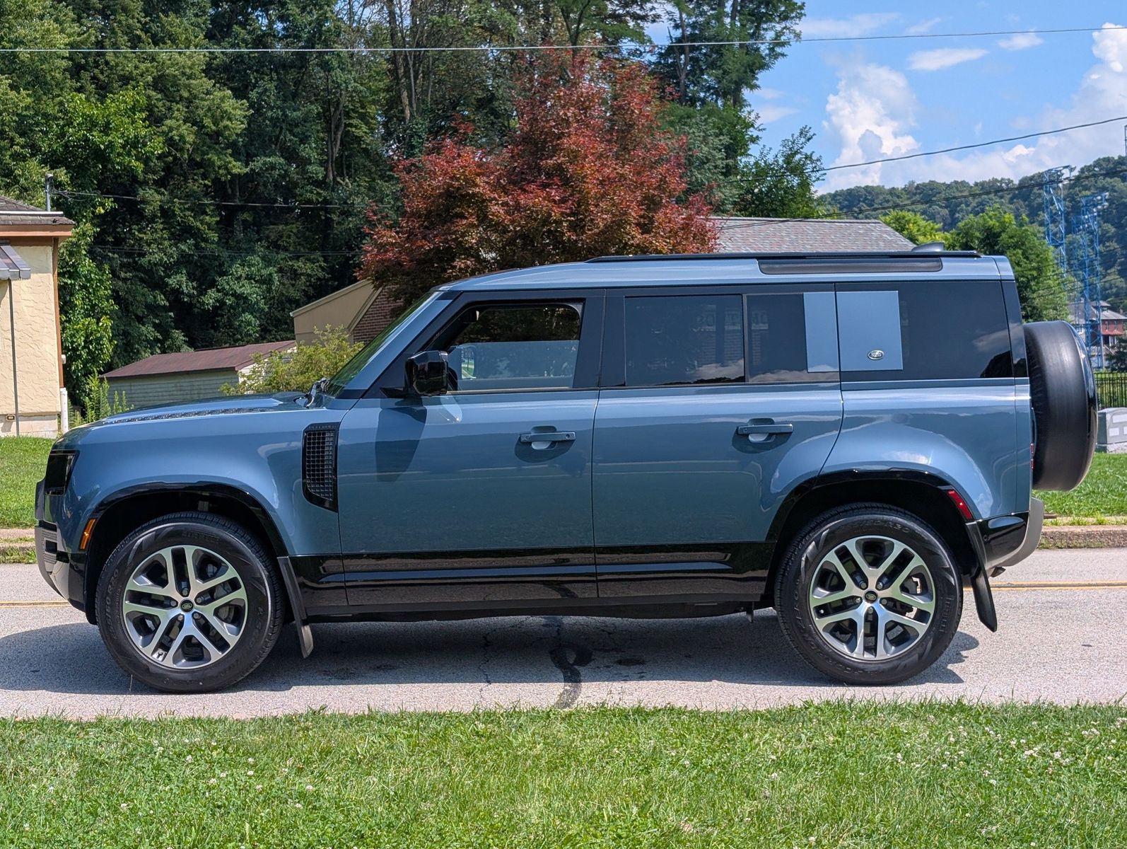 2024 Land Rover Defender 10