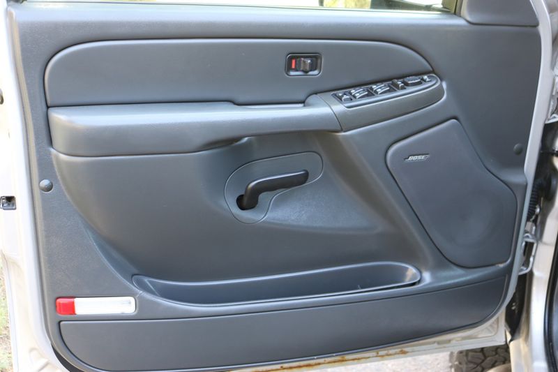 2005 chevy deals silverado door panel