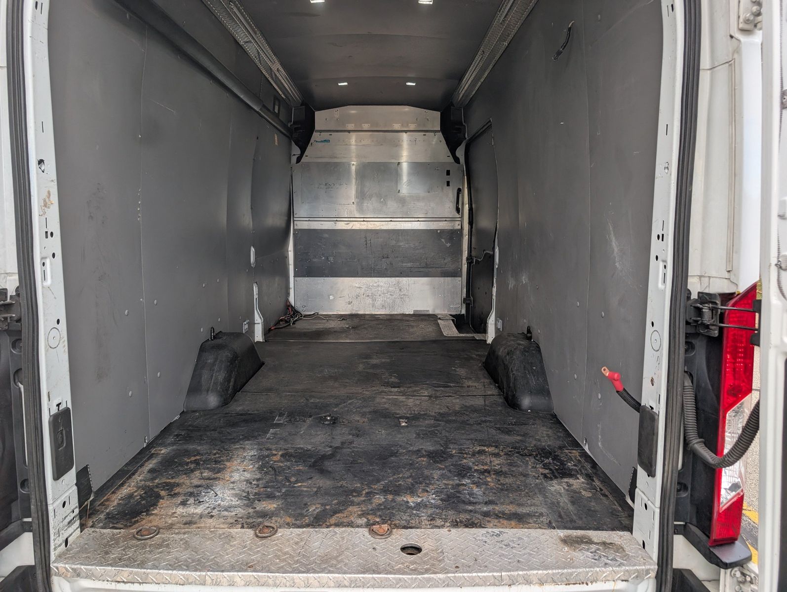 2019 Ford Transit-350 44