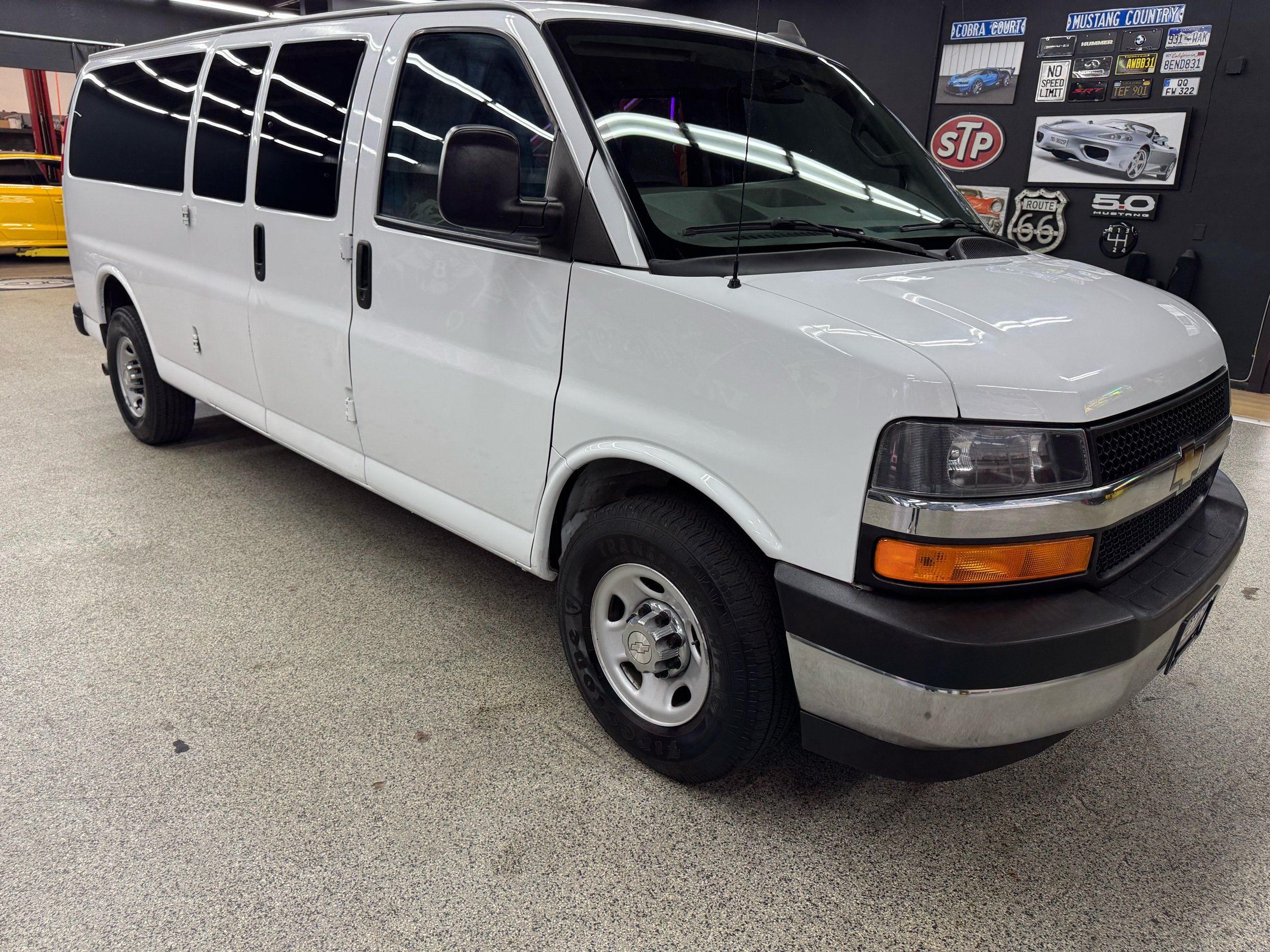 2017 Chevrolet Express Passenger LS - Photo 7