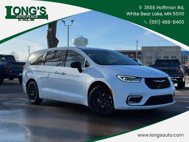 White 2024 Chrysler Pacifica Touring L FWD Minivan Front-Wheel Drive 9-Speed Automatic