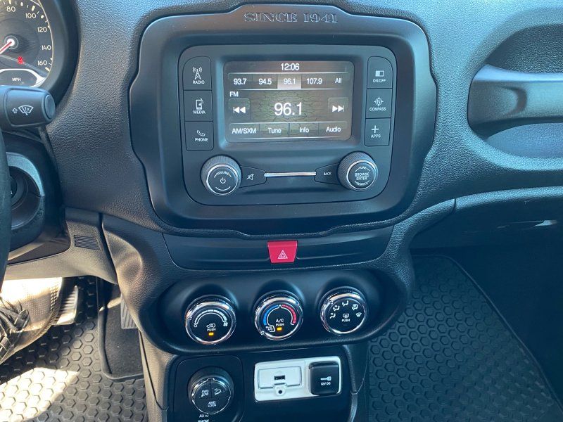 2017 Jeep Renegade Trailhawk photo 14