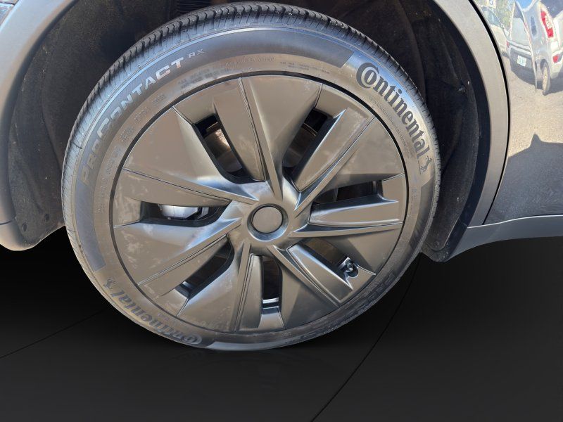2025 Tesla Model Y Long Range photo 22