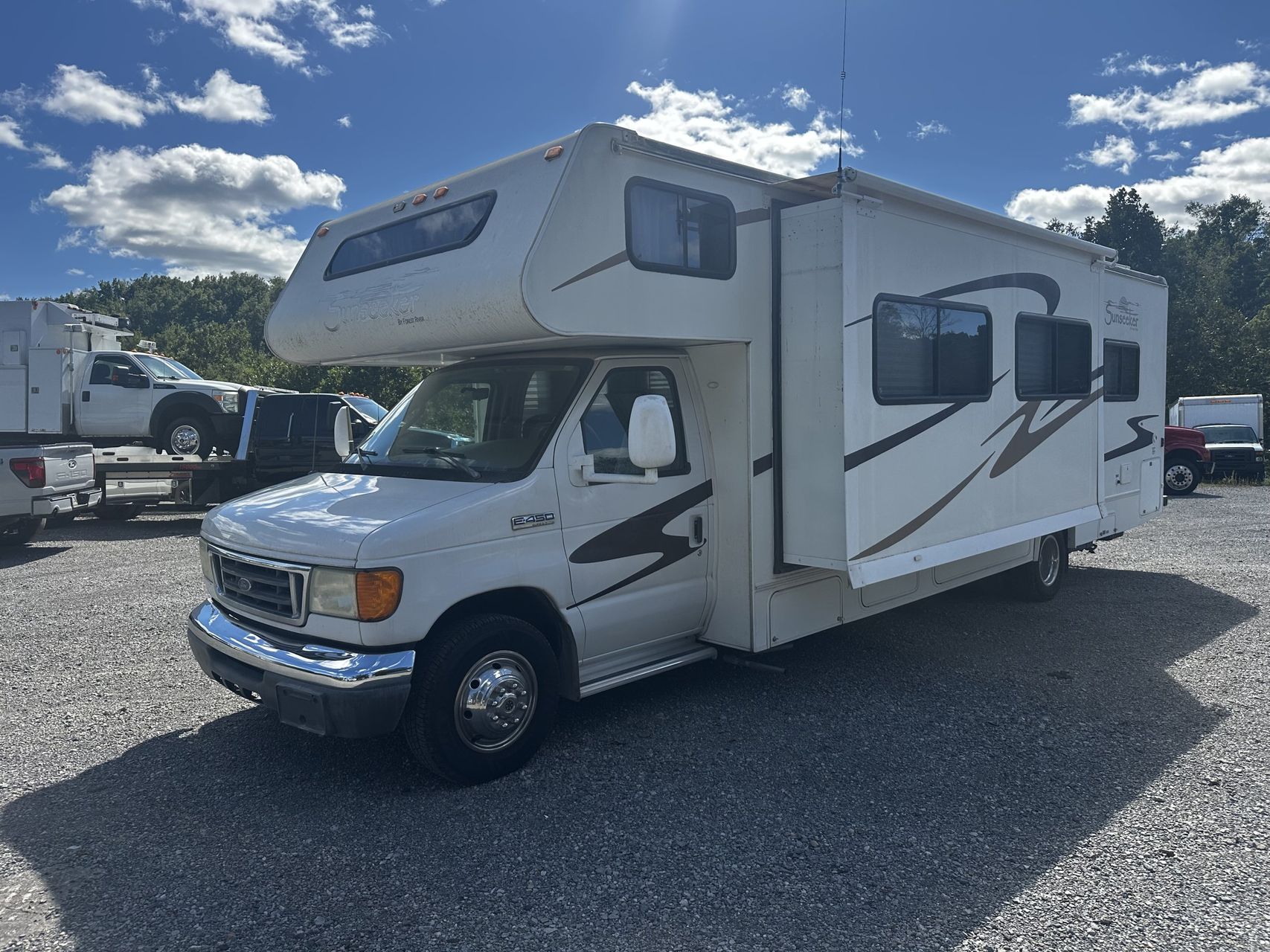 2006 Ford E-450 9