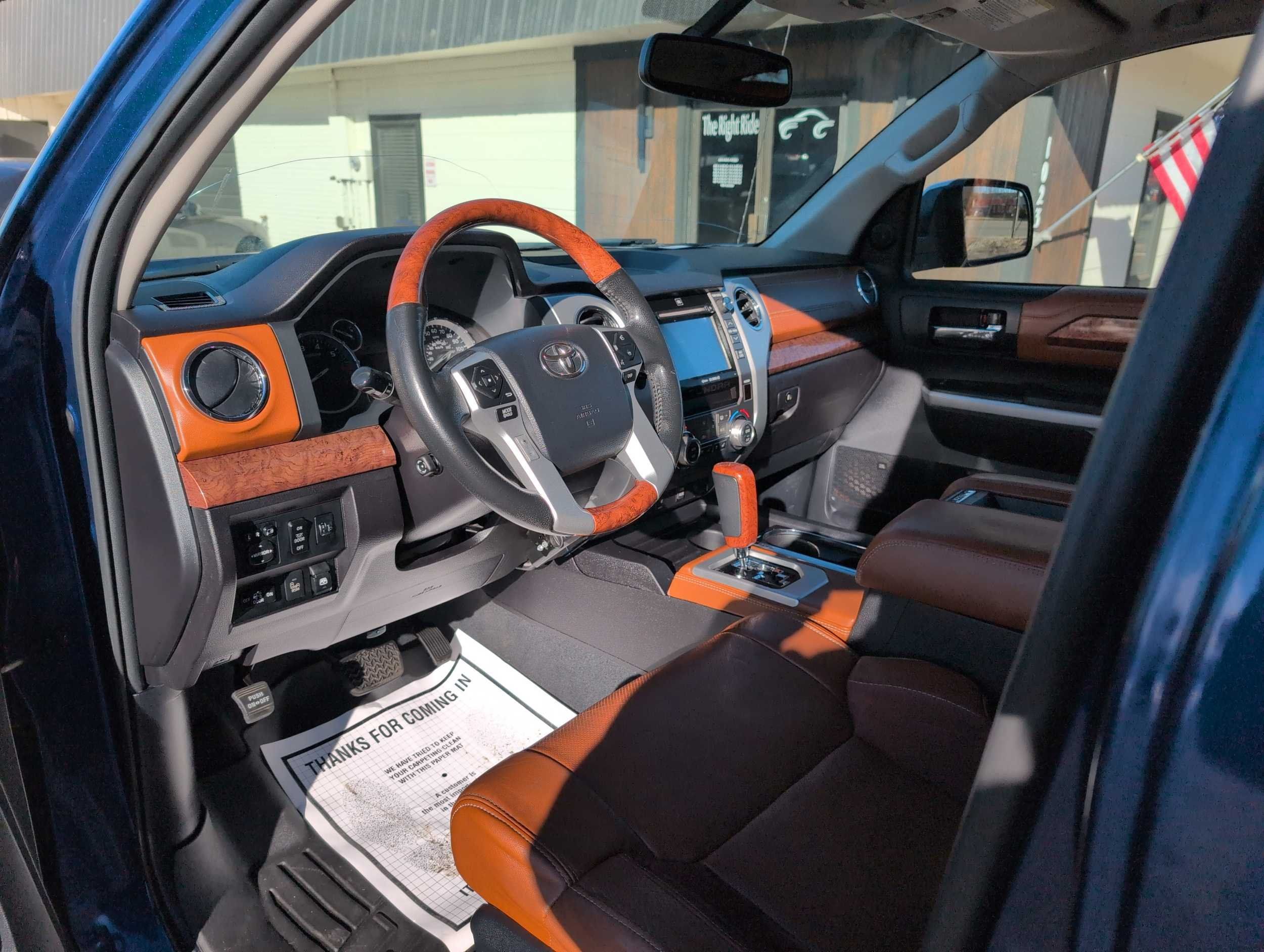 2015 Toyota Tundra Platinum Grade photo 2