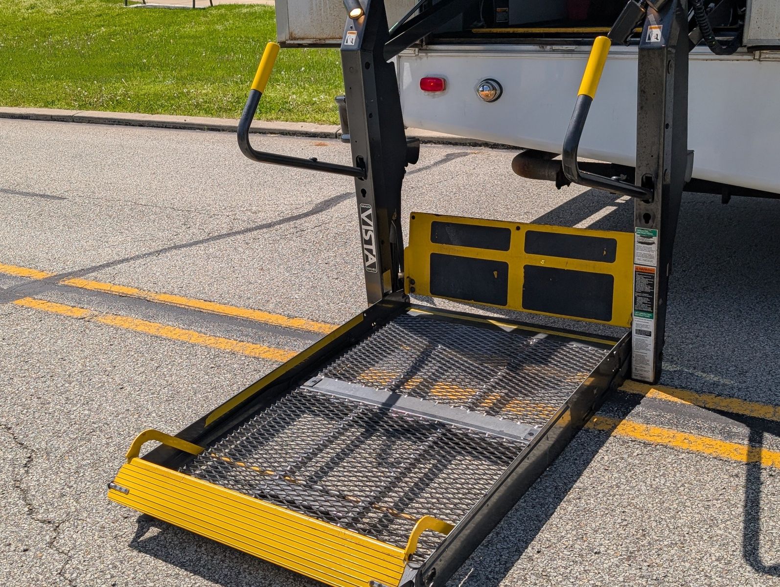 2007 Ford E-450 Cutaway 27