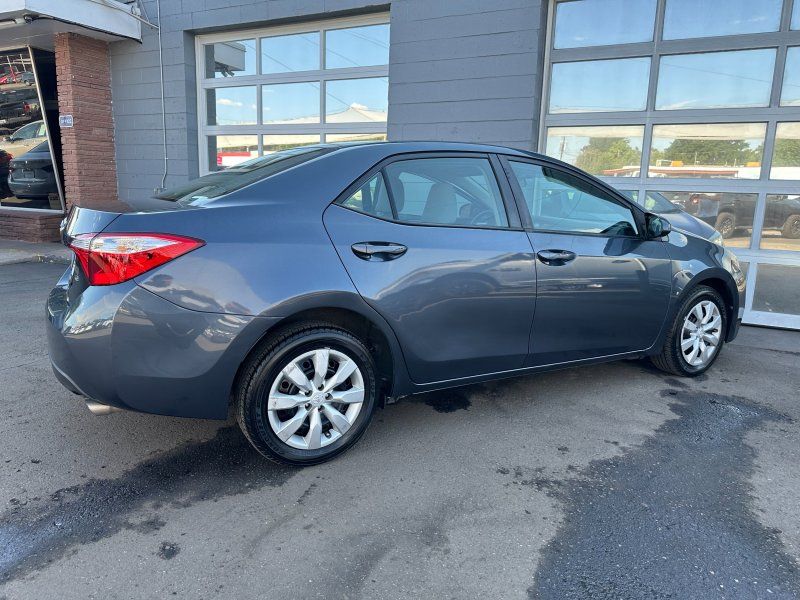 2015 Toyota Corolla LE photo 25
