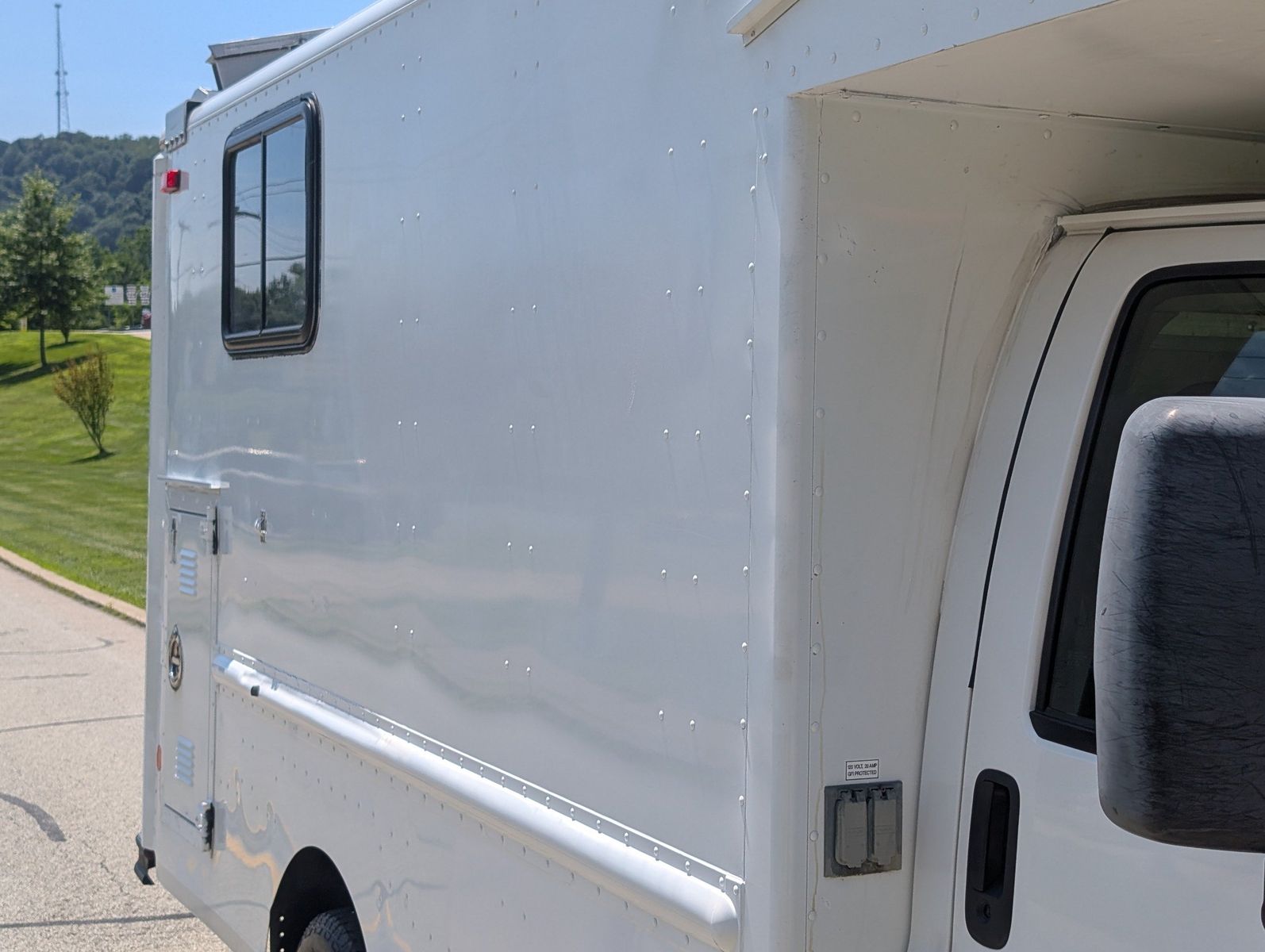 2009 Chevrolet Express Cutaway 22