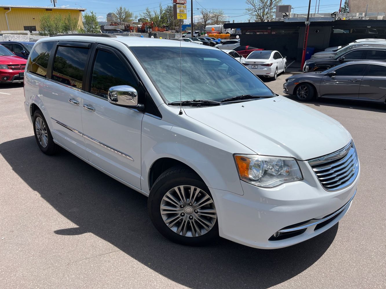 2016 Chrysler Town & Country Touring-L's photo
