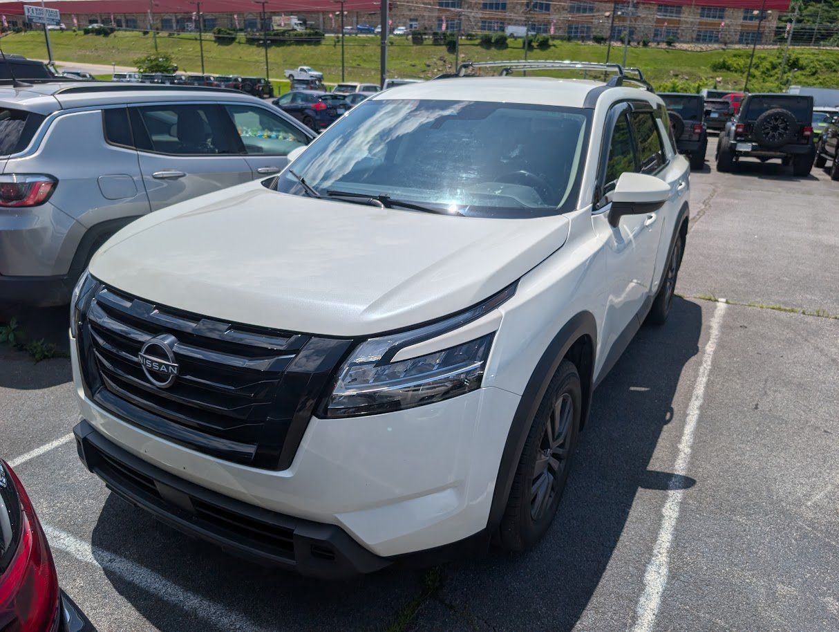 2022 Nissan Pathfinder SV 4WD's photo