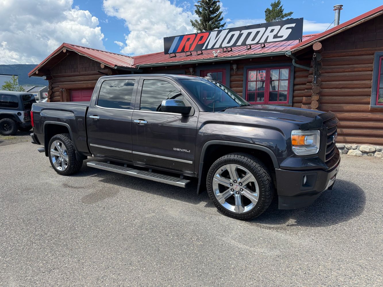 2015 GMC Sierra 4WD Crew Cab Short Box's photo