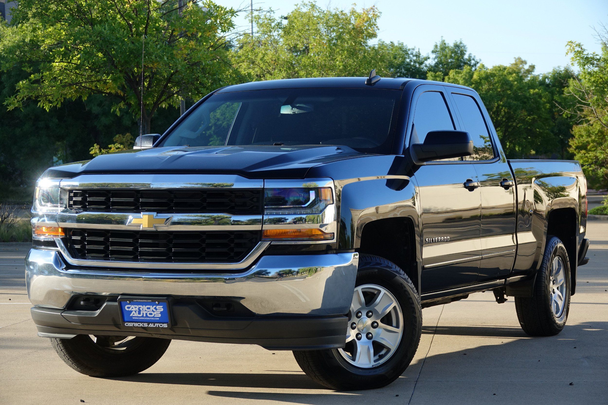 2018 Chevrolet Silverado 1500 photo 2