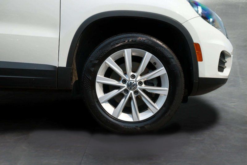 2017 Volkswagen Tiguan S - Photo 9