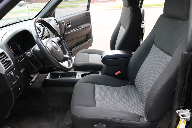 2007 chevy deals colorado center console