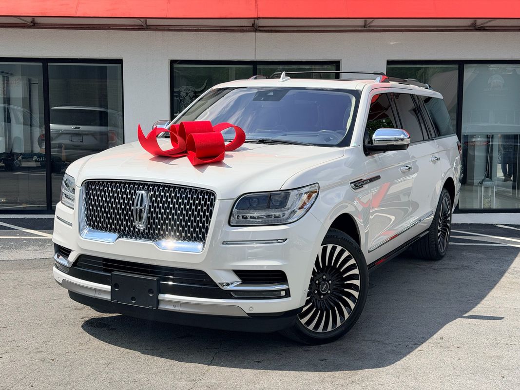 White 2018 Lincoln Navigator SUV / Crossover Four-Wheel Drive Automatic