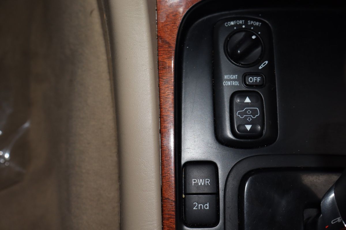 2001 Lexus LX 470 Base