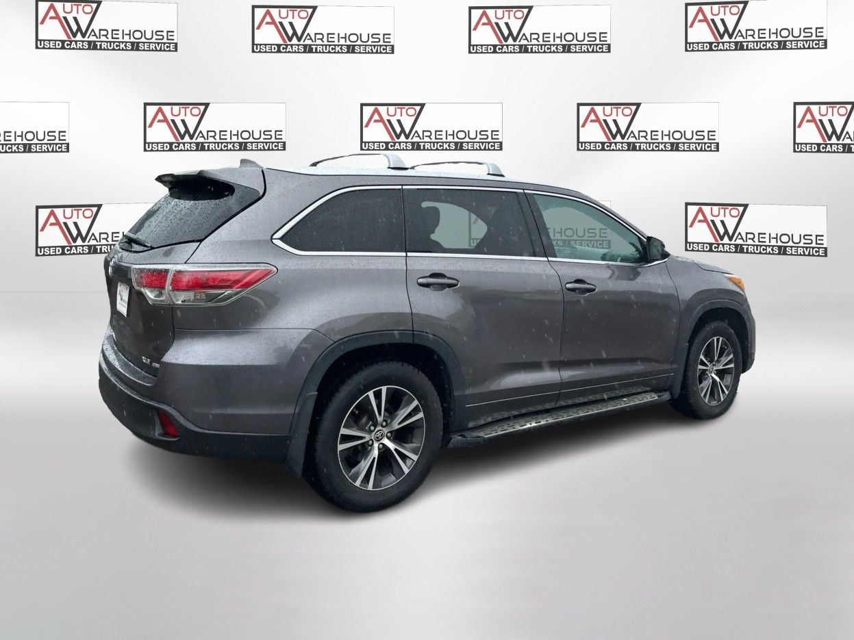 2016 Toyota Highlander XLE photo 3