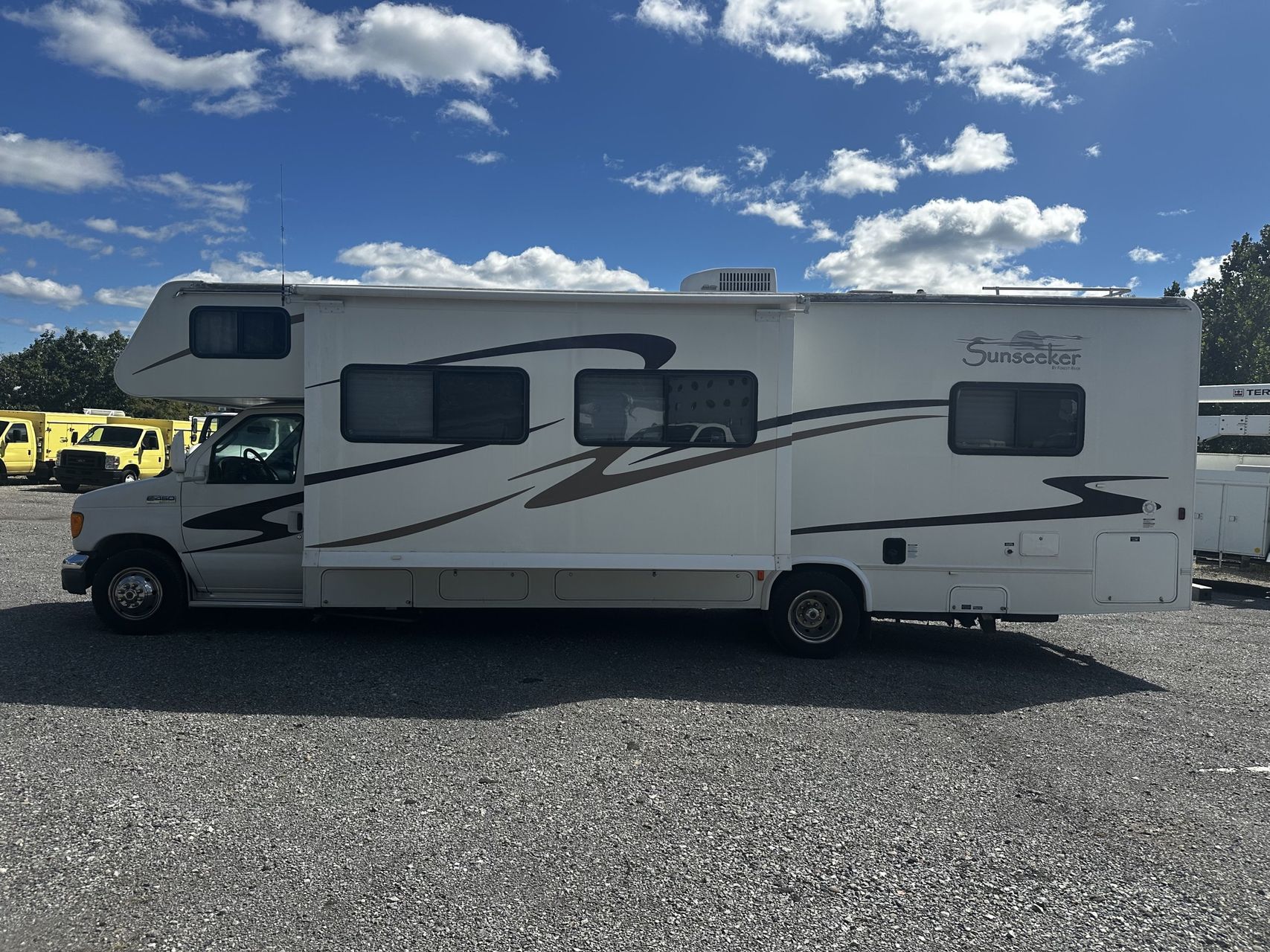 2006 Ford E-450 4