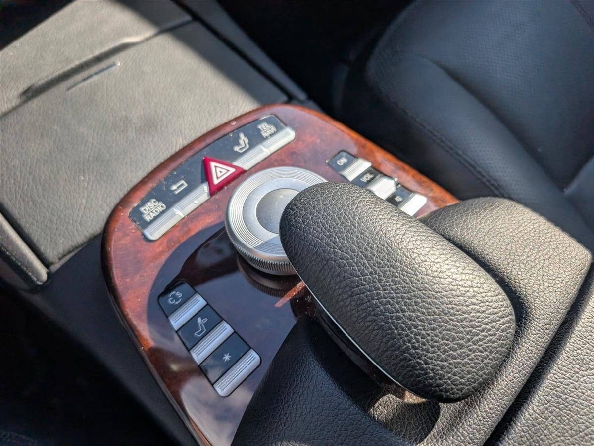 2009 Mercedes-Benz S-Class 49